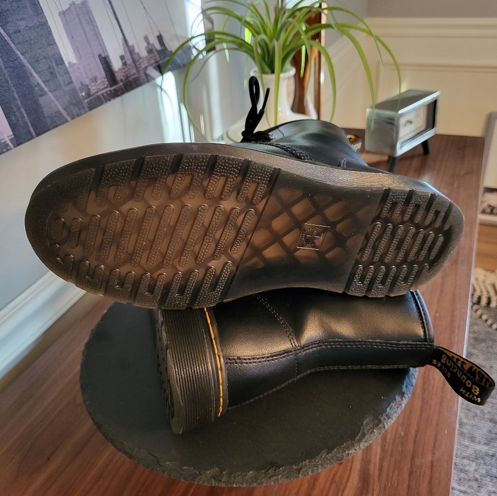 Doc Martin Boots - Picture 8 of 10